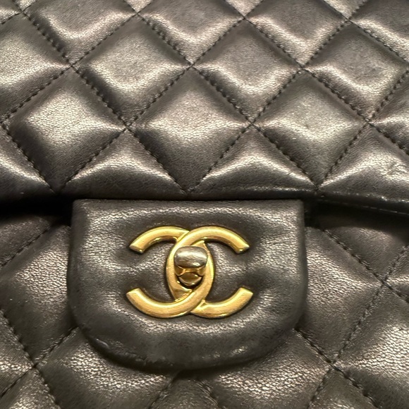 Classic jumbo Chanel black leather double flap with gold hardware - Picture 3 of 7